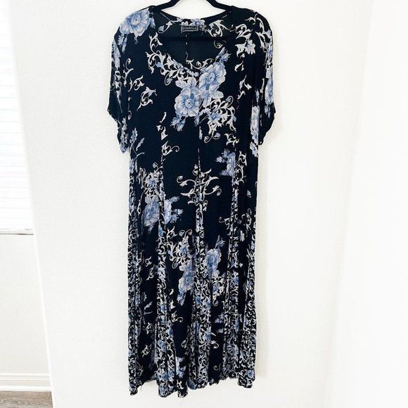 Starina Dresses & Skirts - Starina Vintage Flowing Floral Dress
